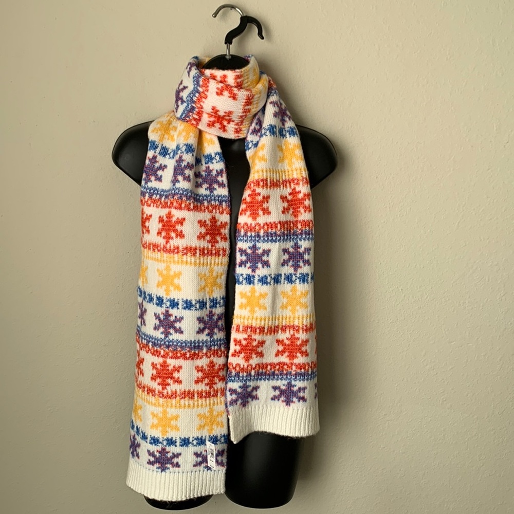 Old Navy Snowflake Print Scarf